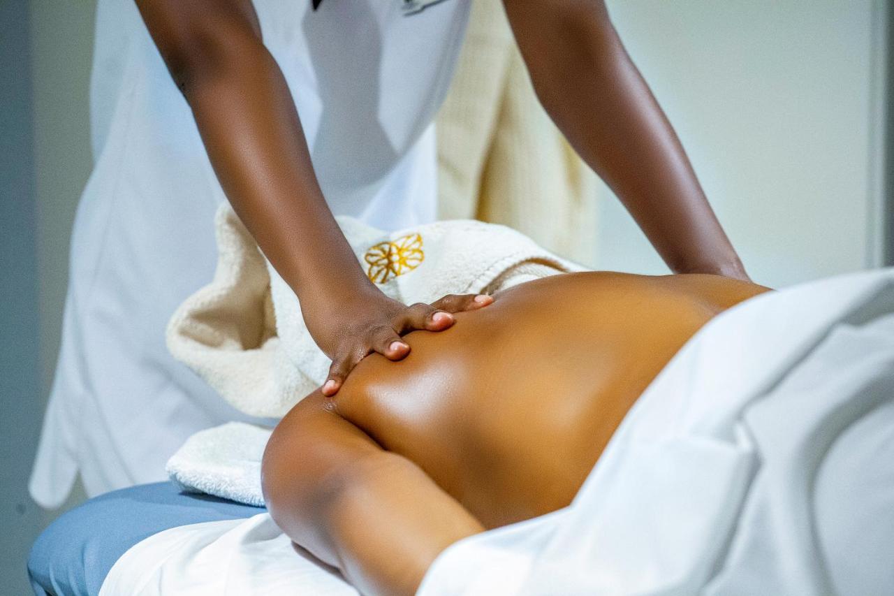 Panafrica Hotel Boutique & Spa Bata Esterno foto